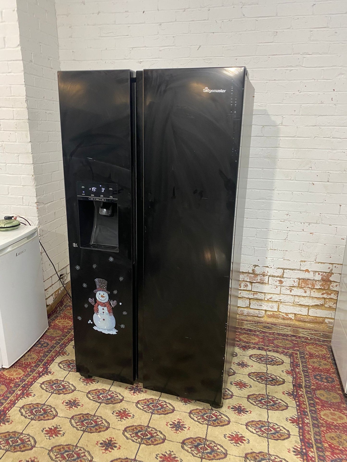 FridgeMaster Black Non Plumb American With IceMaker Fridge Freezer For Sale