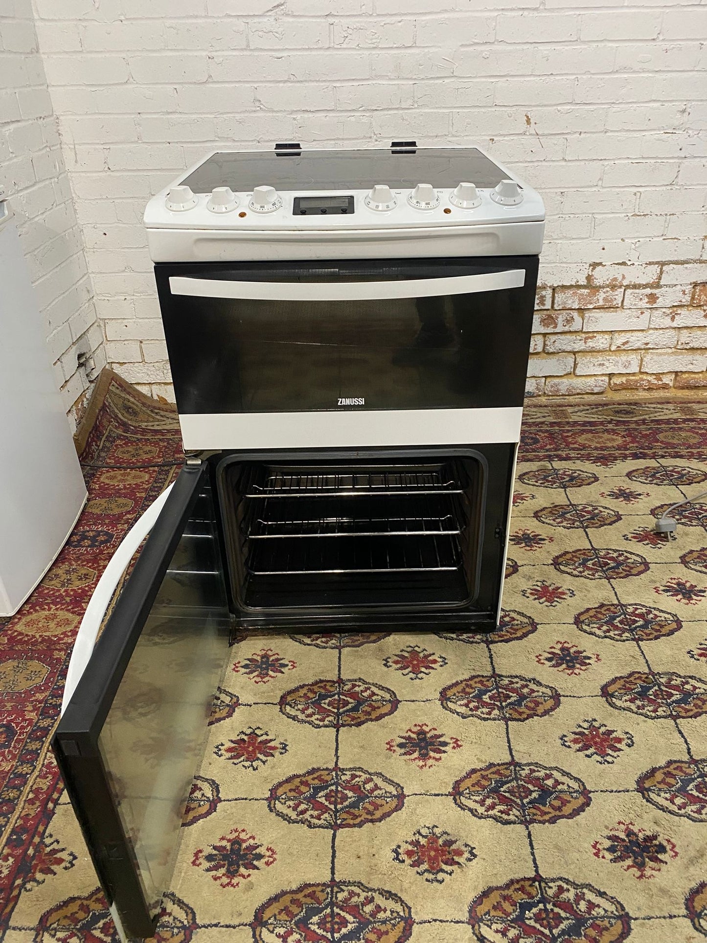 Zanussi 60 CM Electric Cooker With Oven/Grill For Sale