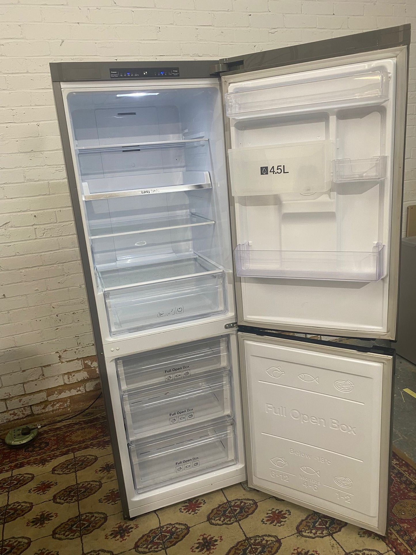 Samsung Digital Inverter Silver Grey Water Dispenser Fridge Freezer For Sale