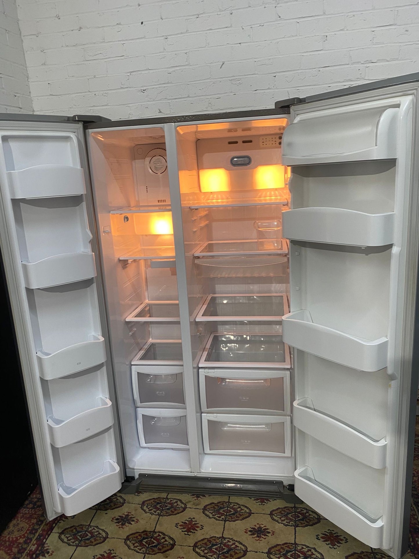 Daewoo Grey Double Door American Non Plumb Fridge Freezer For Sale