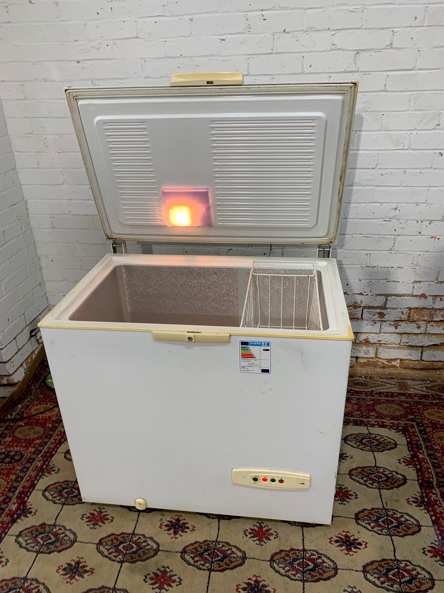 280L Whirlpool Chest Freezer For Sale