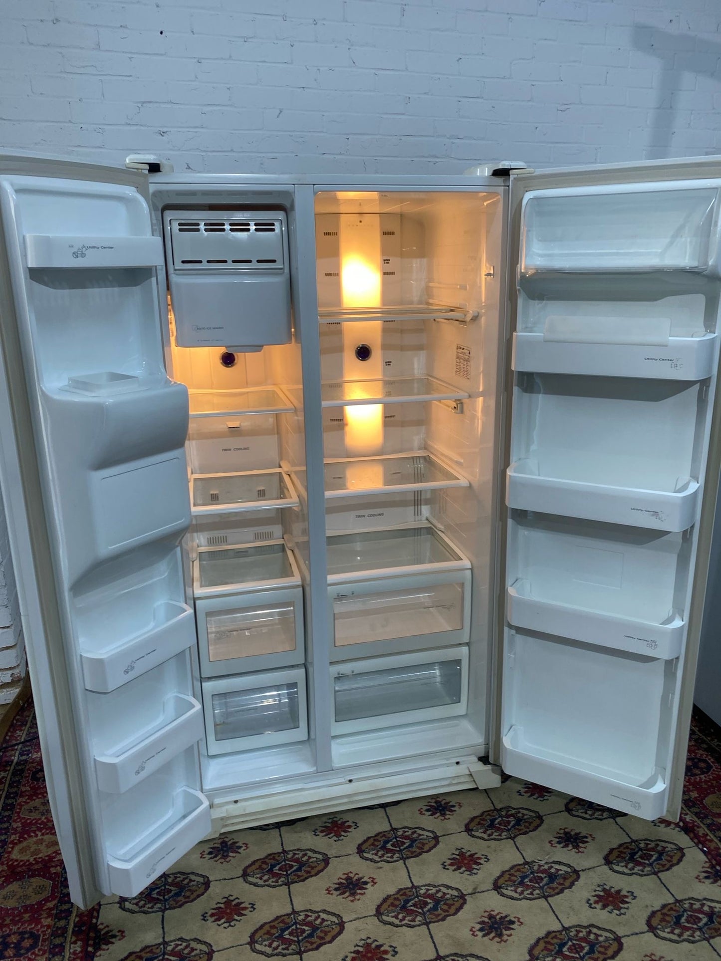 Samsung White American Double Door Fridge Freezer For Sale