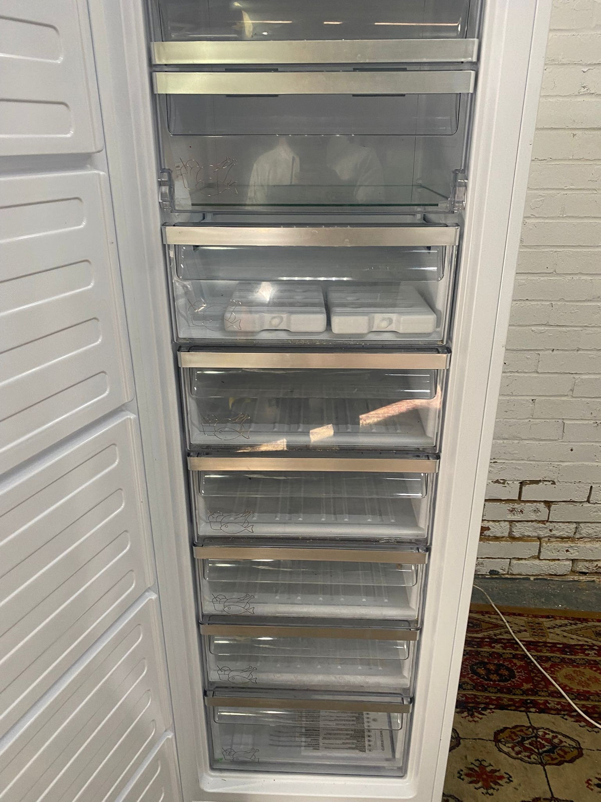 185CM Tall Grundin Standing Freezer