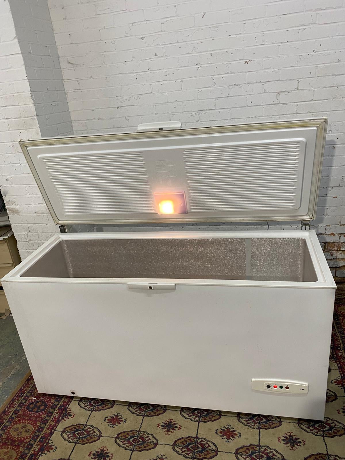 Whirlpool Large 510L Commercial Chest Freezer Frost Free Technology For Sale