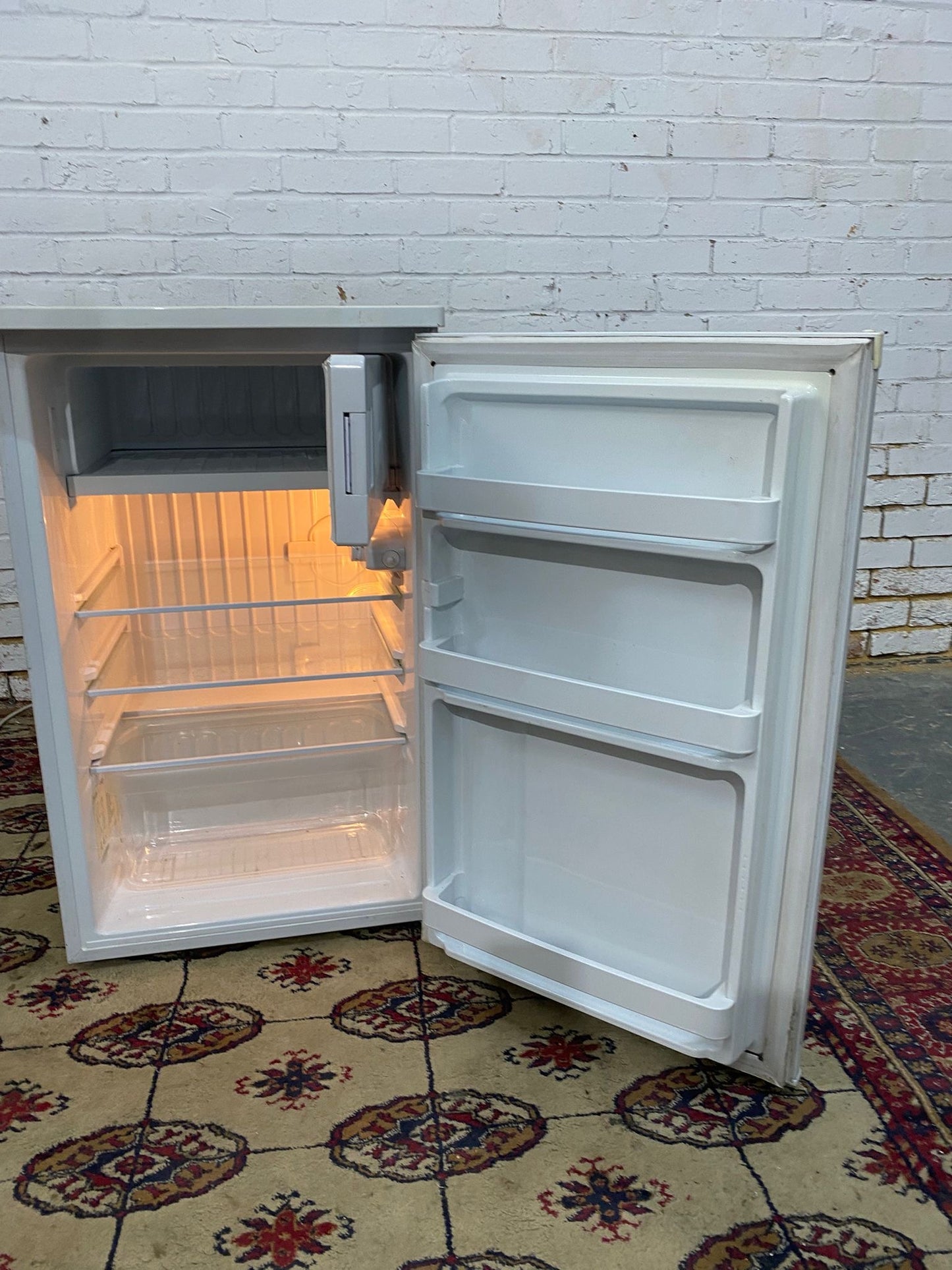 HomeKing UnderCounter Fridge & freezer On Top For Sale