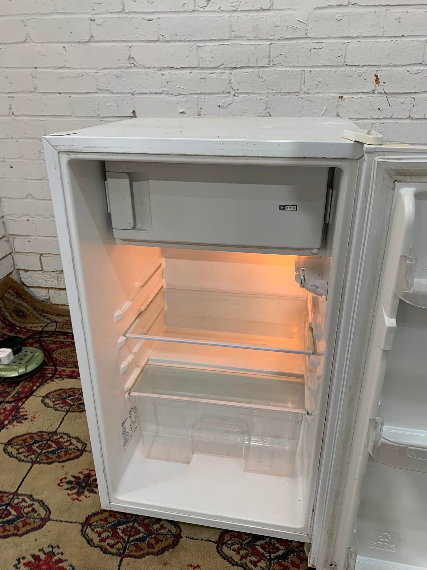 Curreys UnderCounter Fridge & Freezer On Top For Sale