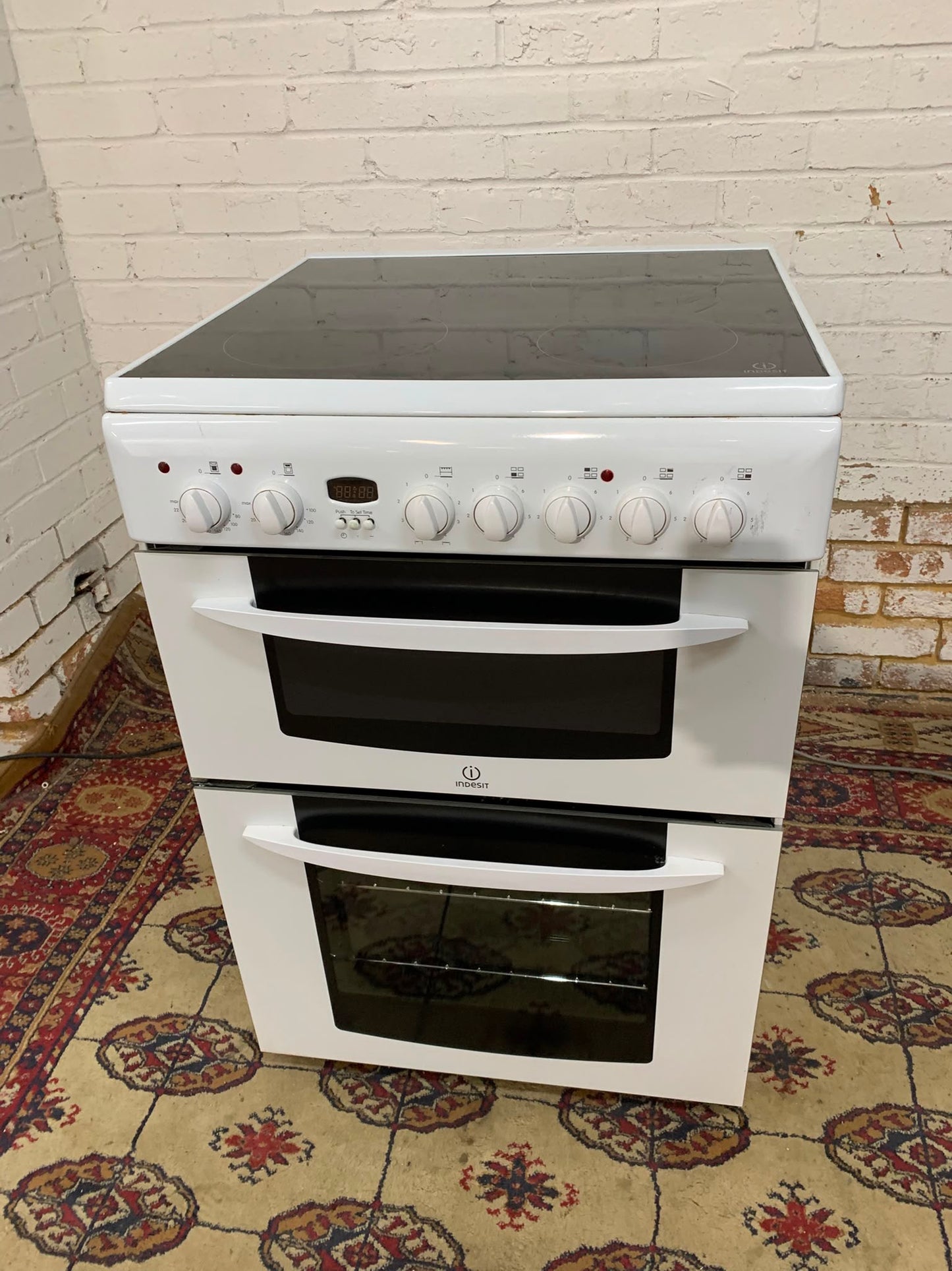 🚐🚐 Almost New White Indesit 60CM Electric Cooker With Dual Oven/Grill For Sale