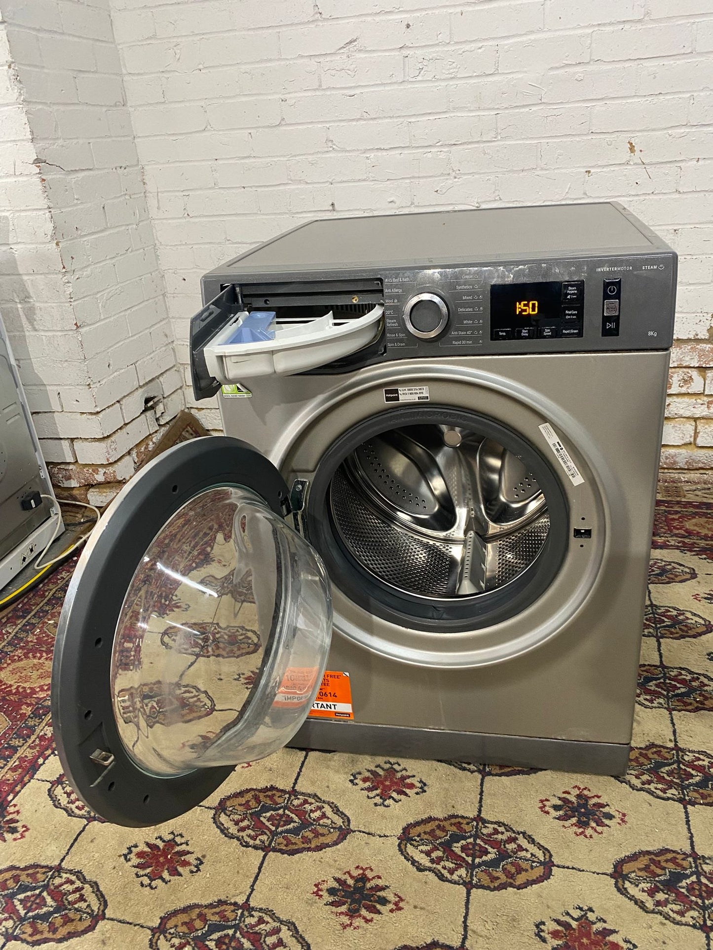 Beautiful HotPoint 8KG Washing Machine With Silver Door For Sale