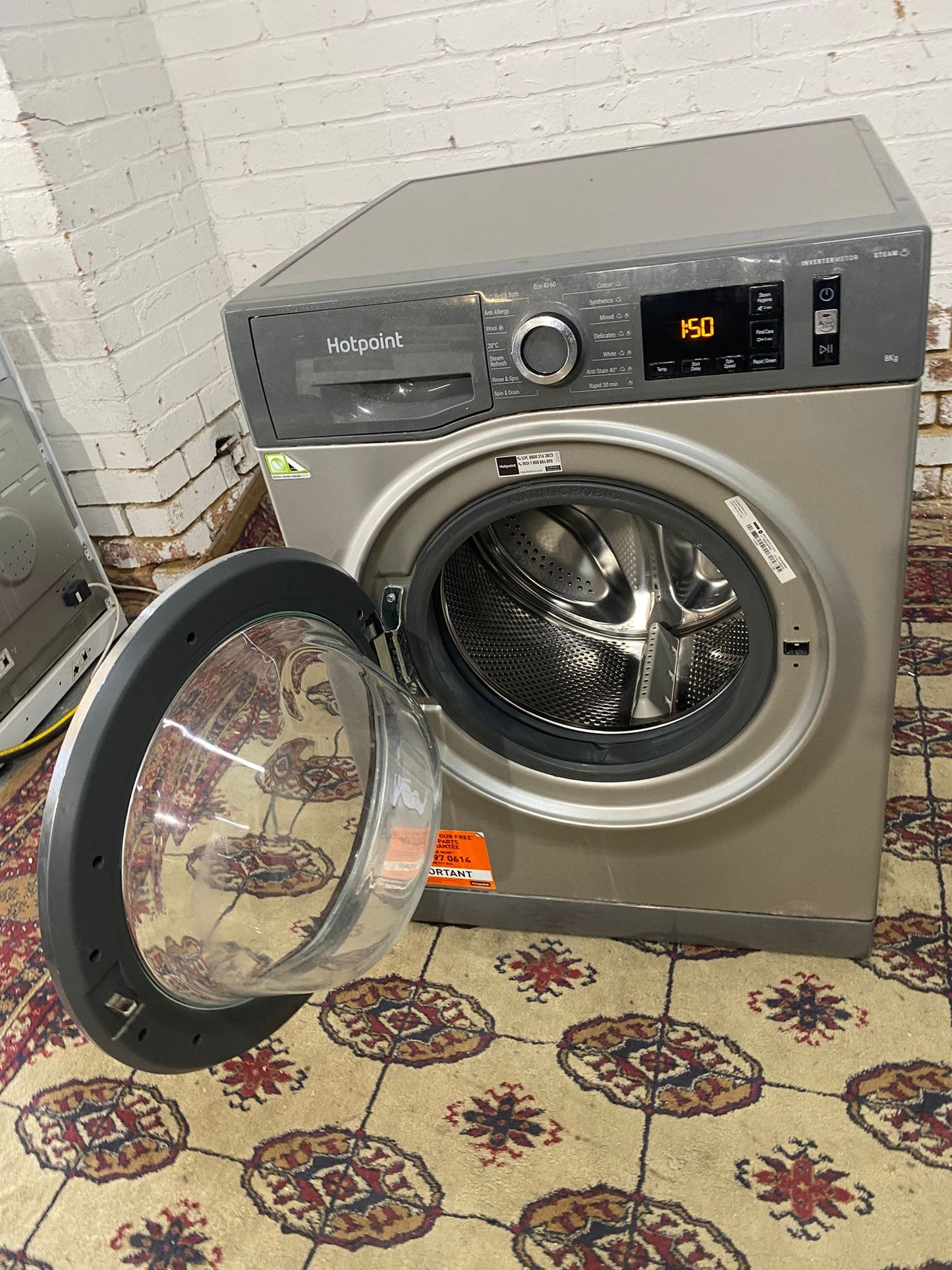 Beautiful HotPoint 8KG Washing Machine With Silver Door For Sale