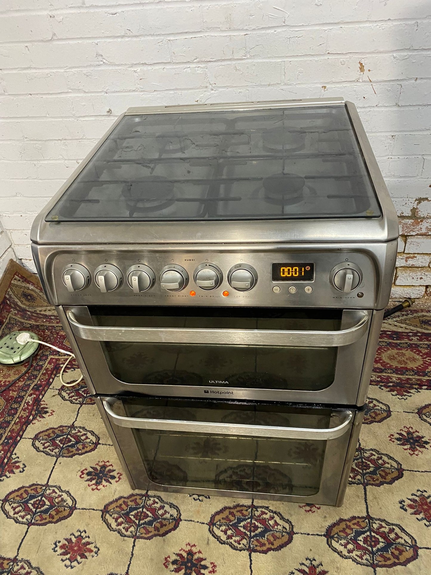 HotPoint 60 CM Stainless Steel Gas Cooker With Oven/Grill For Sale