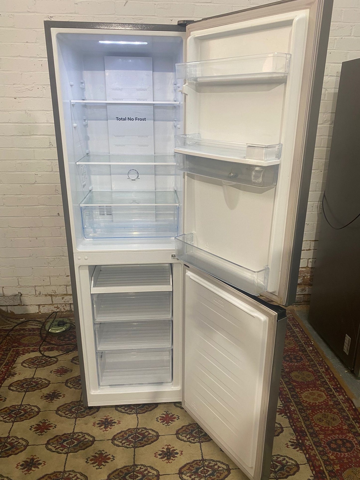 FridgeMaster Grey 182CM Tall Fridge Freezer Water Dispenser Fridge Freezer For Sale