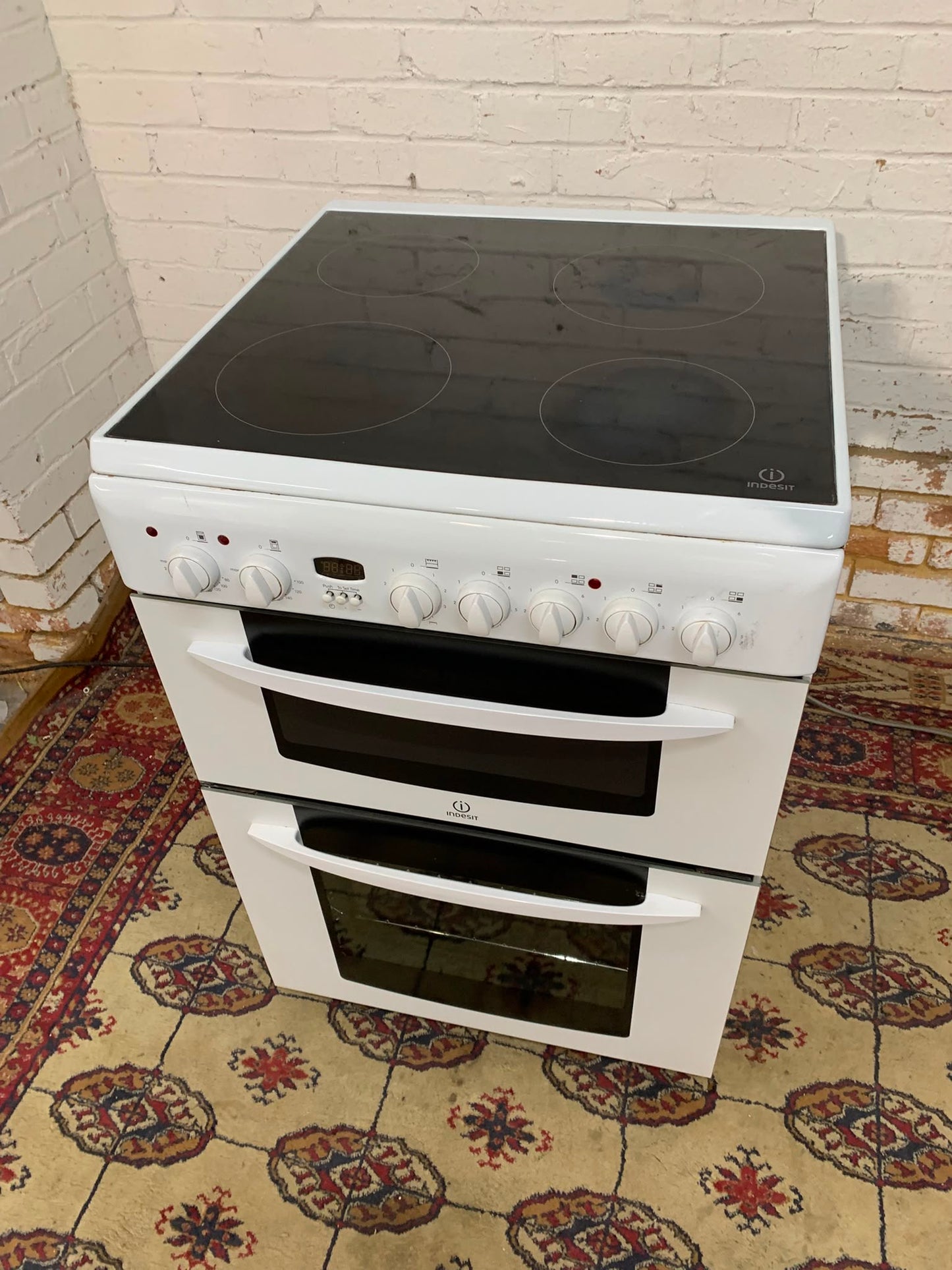 🚐🚐 Almost New White Indesit 60CM Electric Cooker With Dual Oven/Grill For Sale