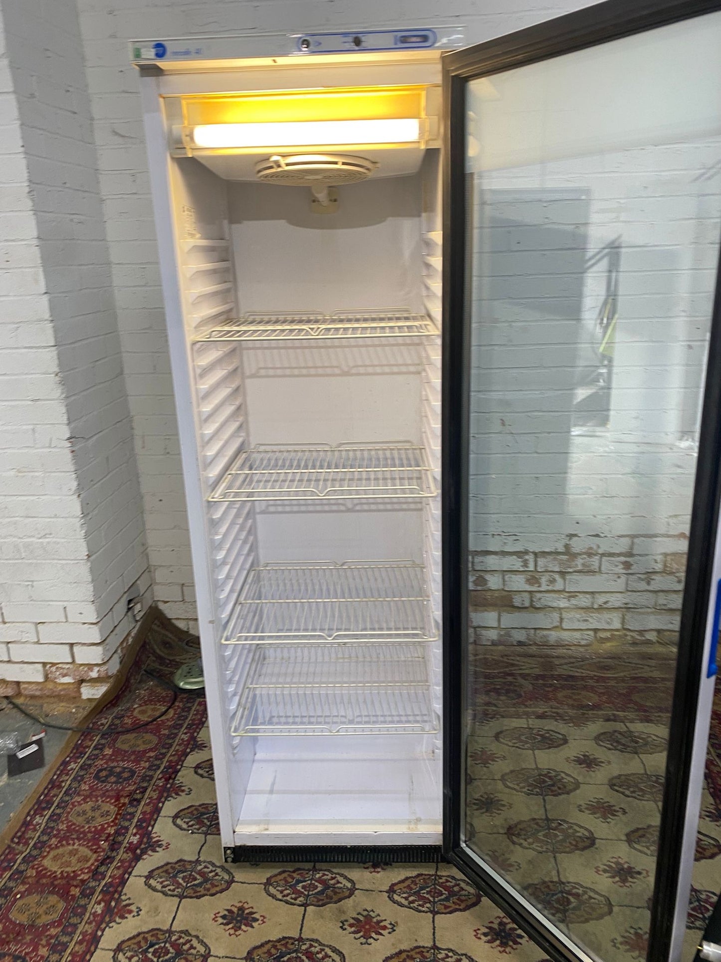 Standing Glass Display Drinks Fridge For Sale