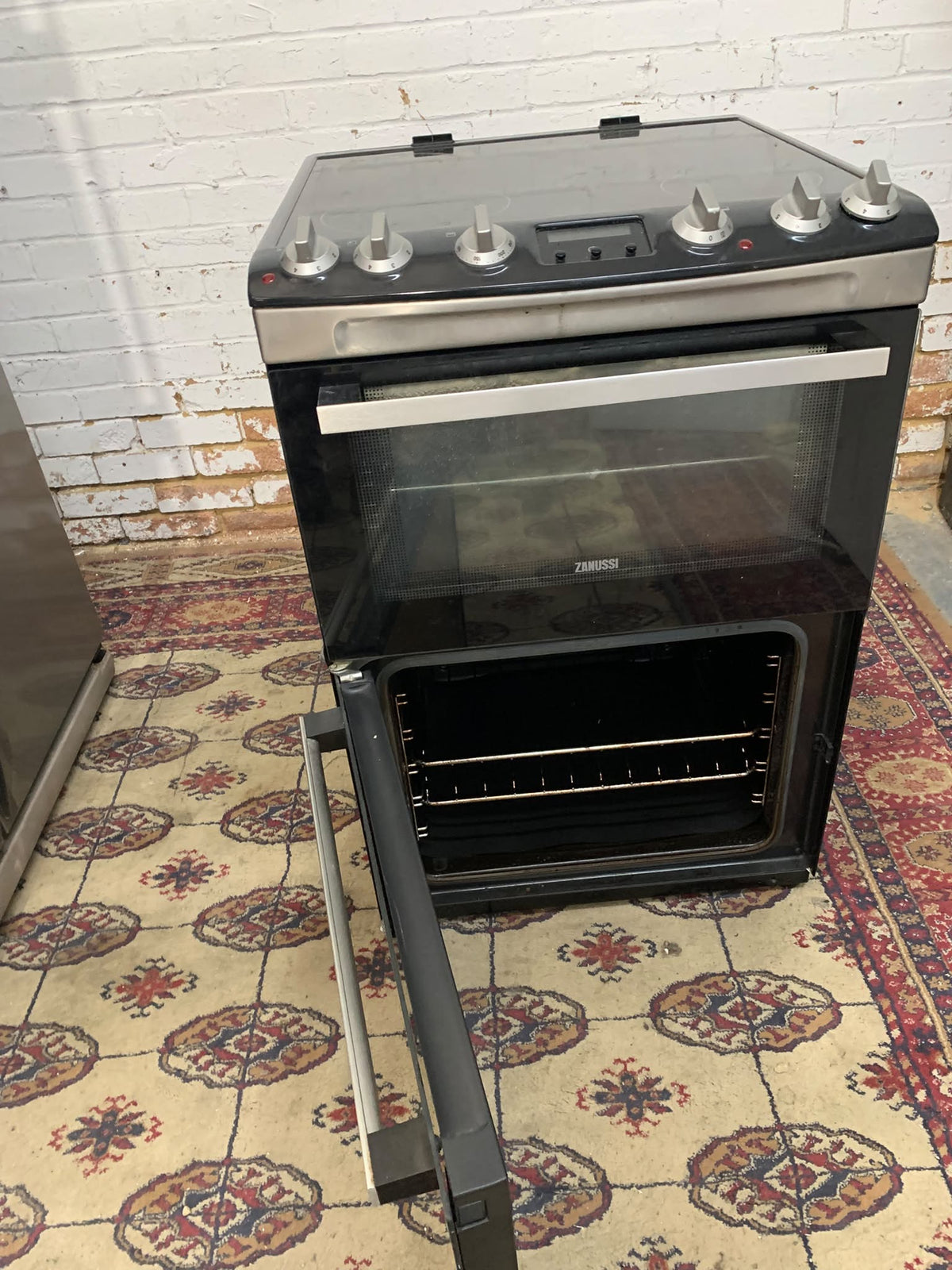 Zanussi 60CM Electric Ceramic Cooker