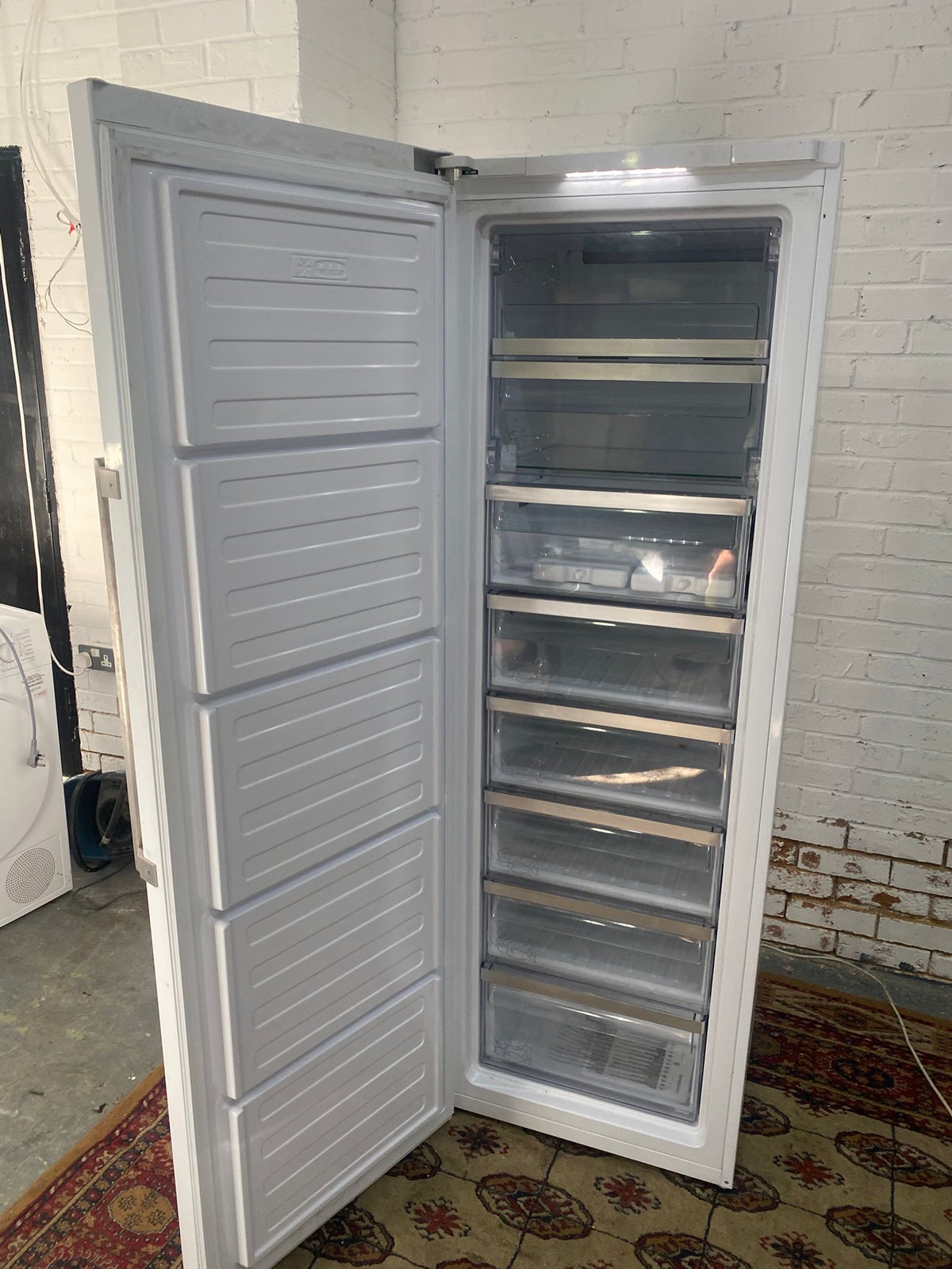 185CM Tall Grundin Standing Freezer