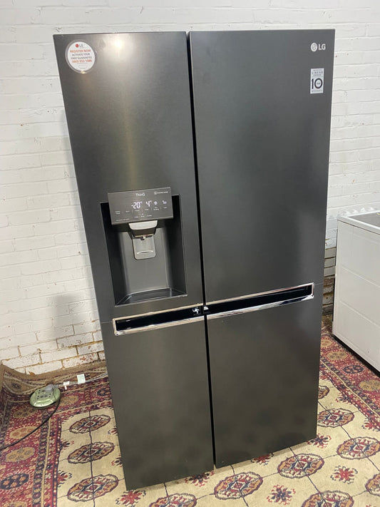 LG Mat Grey Non Plumb American Fridge Freezer For Sale
