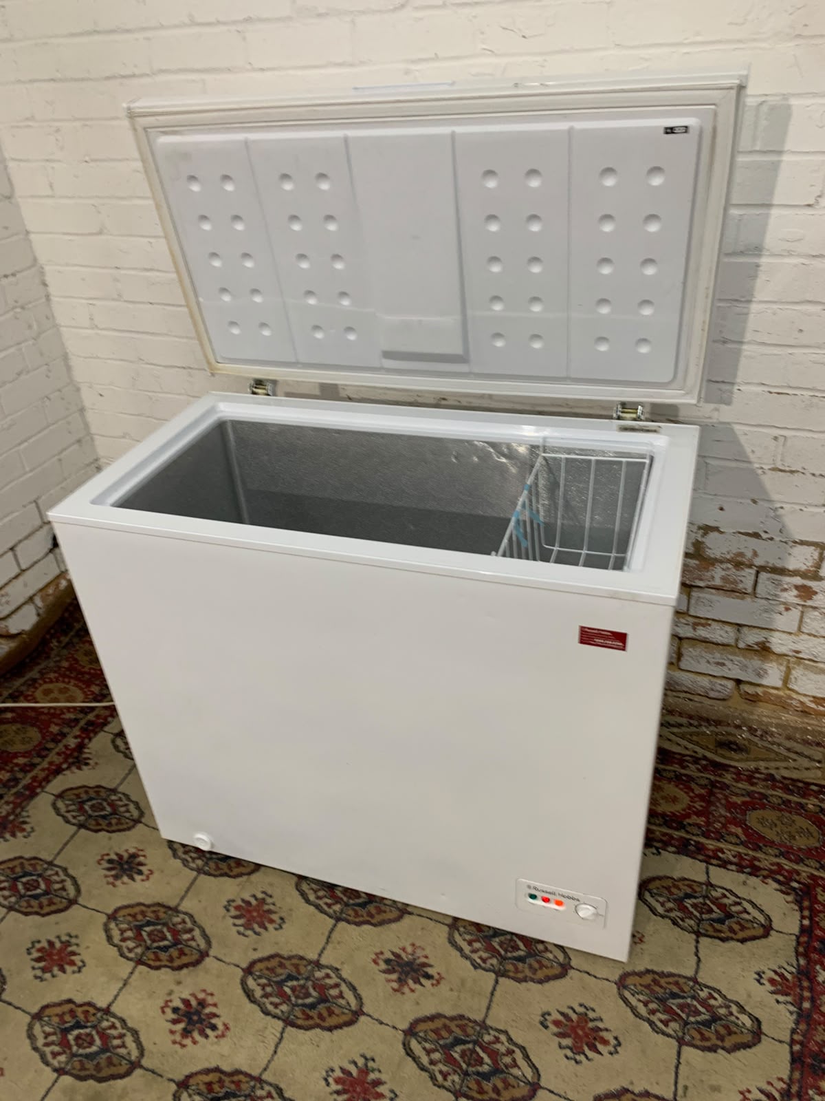 Russell’s Hobbs 200L Chest Freezer For Sale
