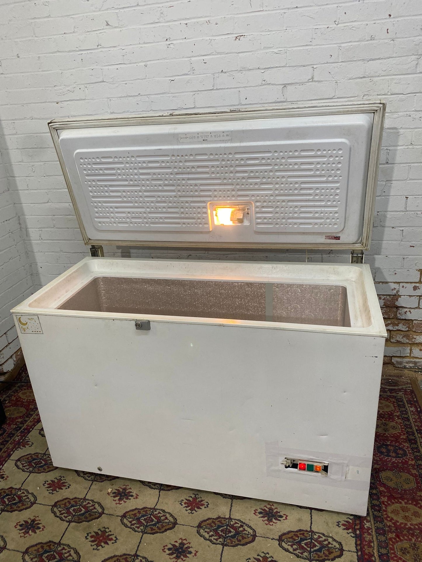 Whirlpool 290L Chest Freezer For Sale