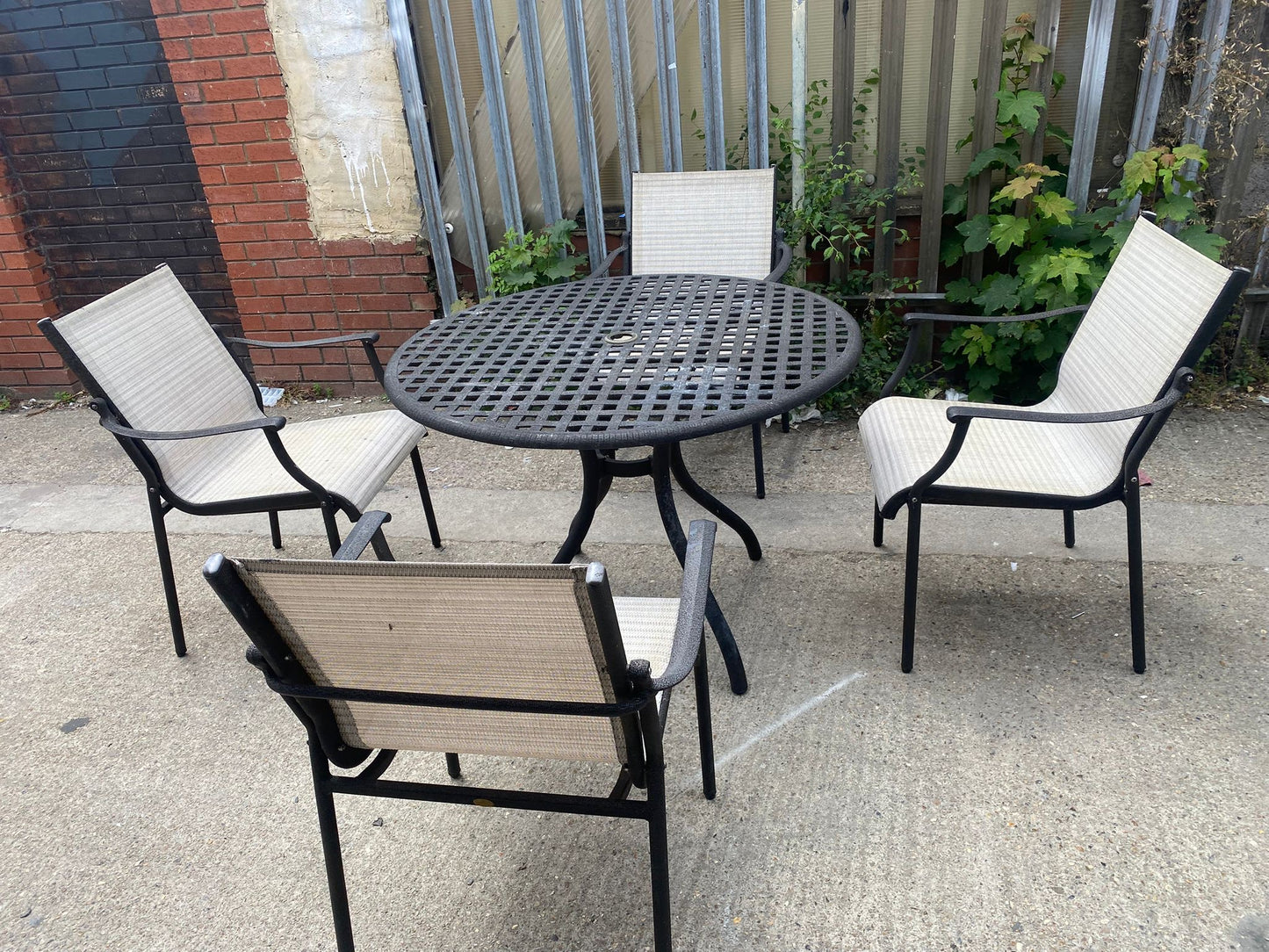 Beautiful Garden Patio Set Round Table With 4 Chairs for sale