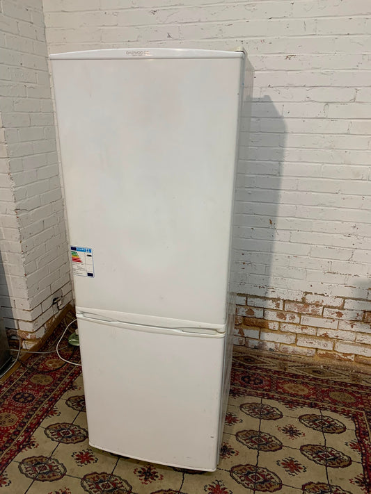 Daewoo 170CM Tall Fridge & Freezer On Top For Sale