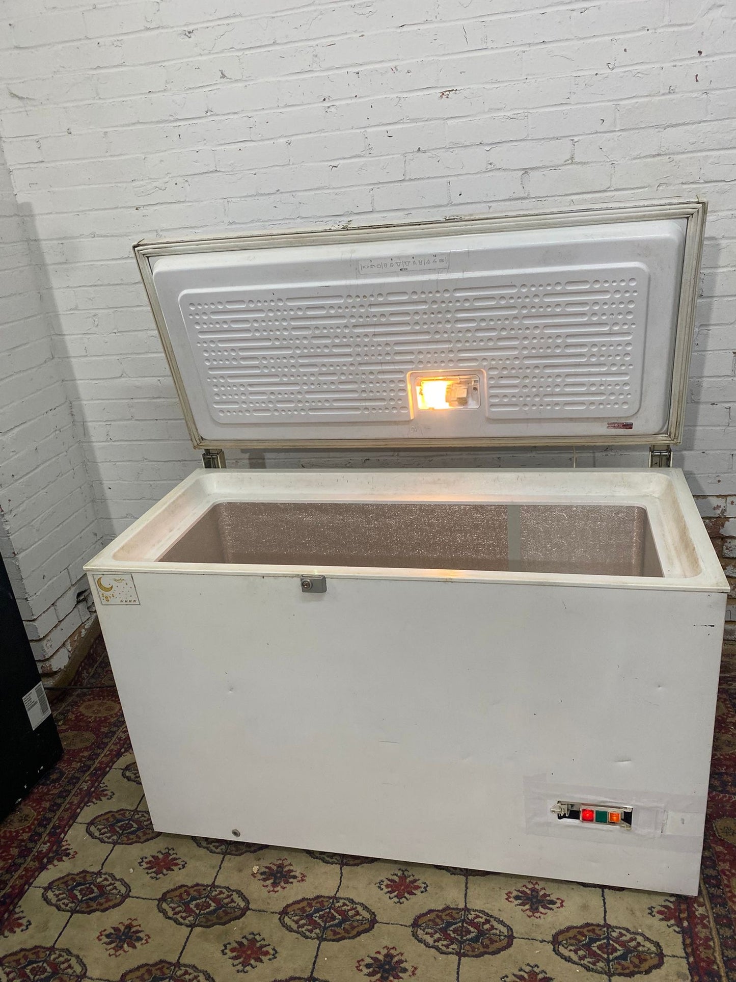 Whirlpool 290L Chest Freezer For Sale