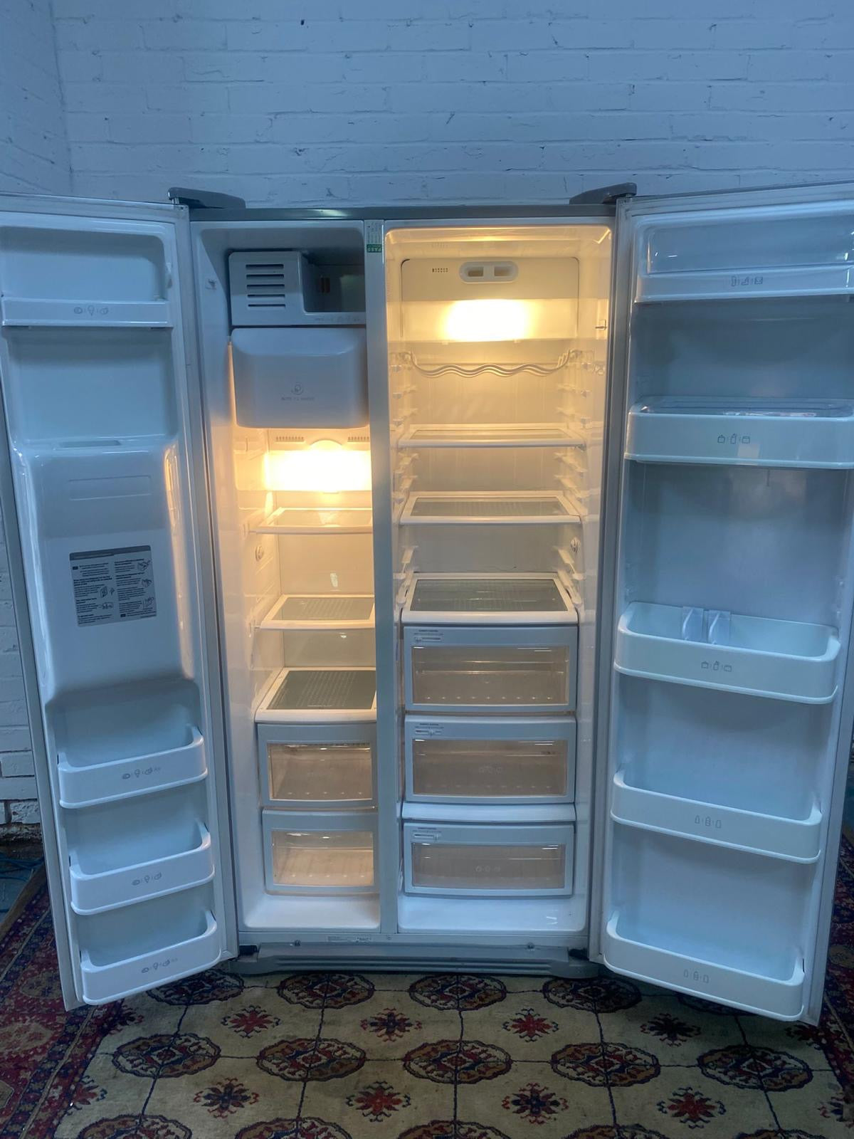 LG Plumb In  IceMaker Double Door American Fridge Freezer For Sale
