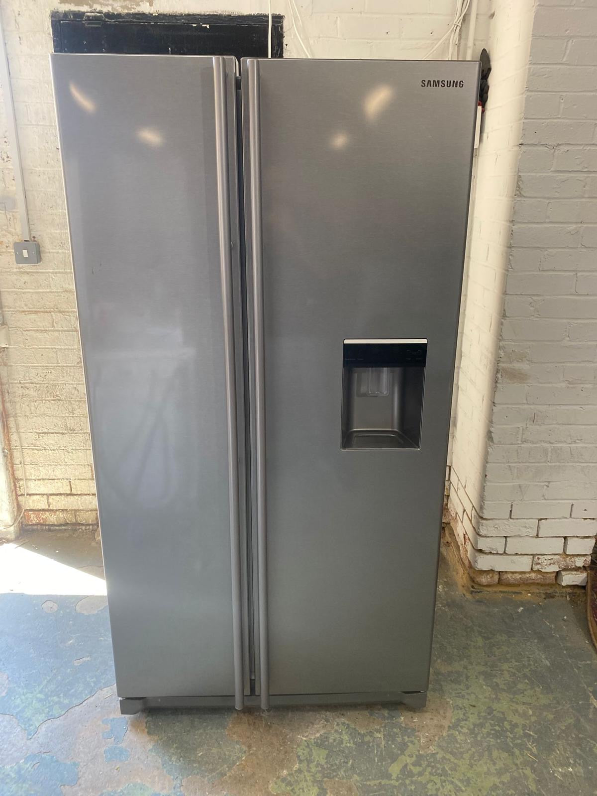 Samsung Grey Double Door American Non Plumb With Water Display Fridge Freezer