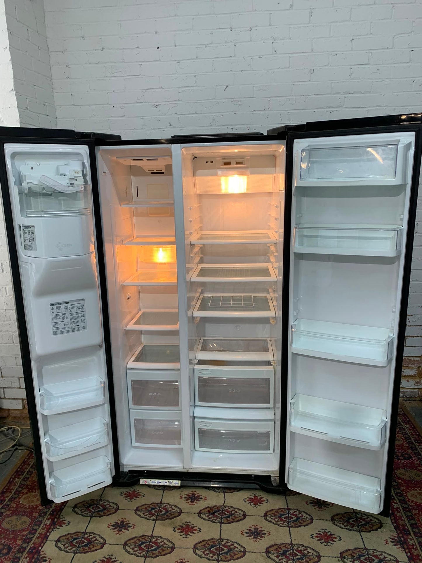 Black LG Plumb In American With IceMaker Fridge Freezer For Sale
