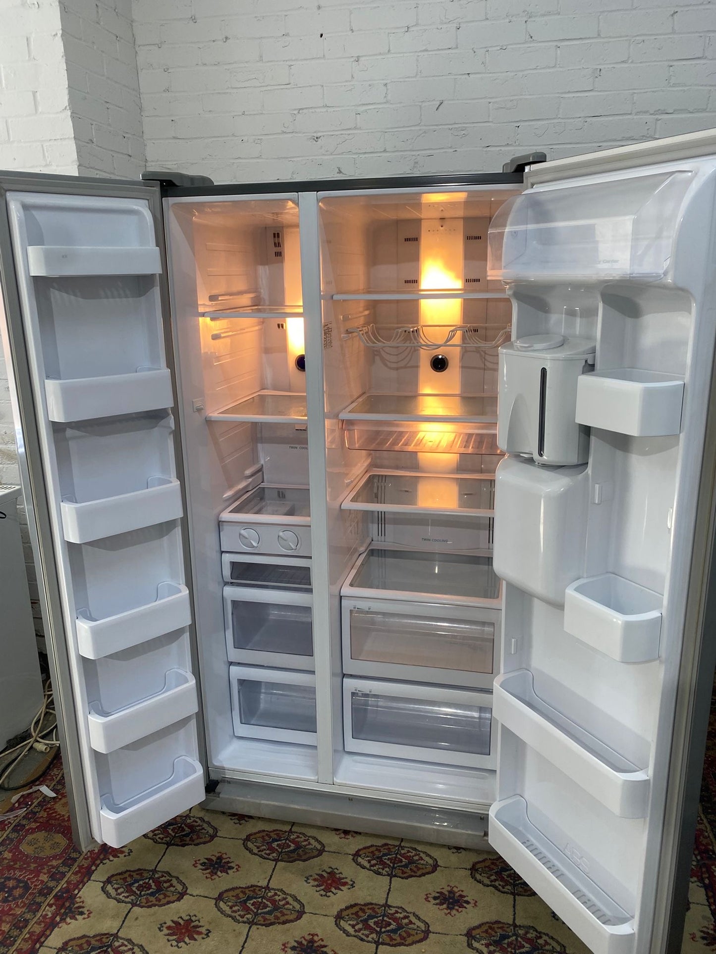 Beautiful Grey Samsung American Non Plumb With Water Dispenser Fridge Freezer For Sale