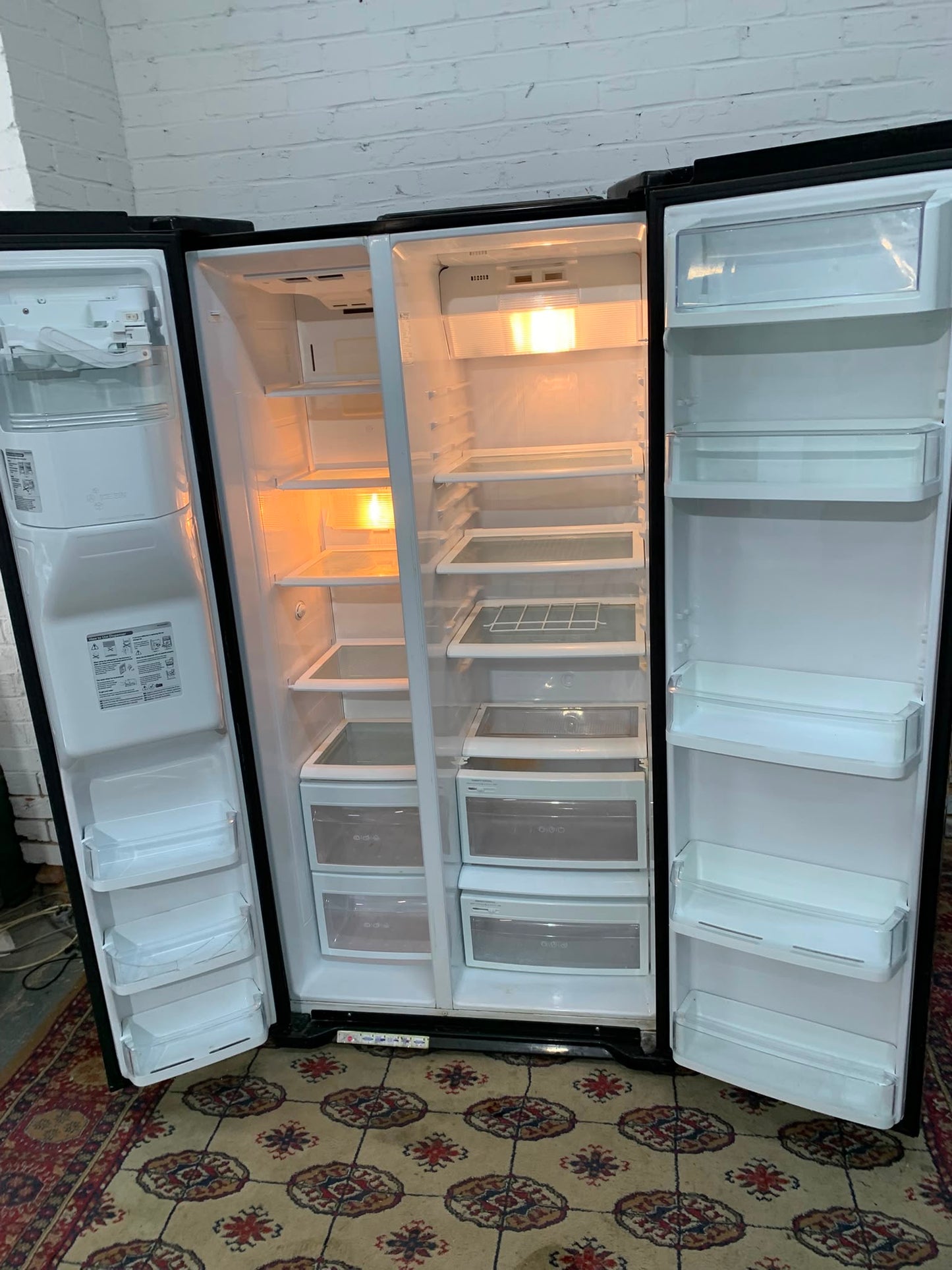 Black LG Plumb In American With IceMaker Fridge Freezer For Sale