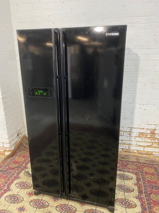 Beautiful Samsung Black Non Plumb American Fridge Freezer For Sale