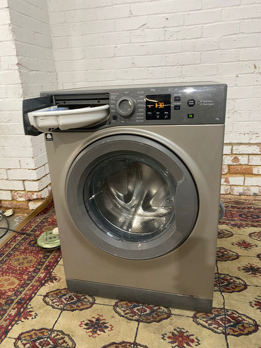 Beautiful HotPoint Grey/Silver 7KG Washing Machine For Sale