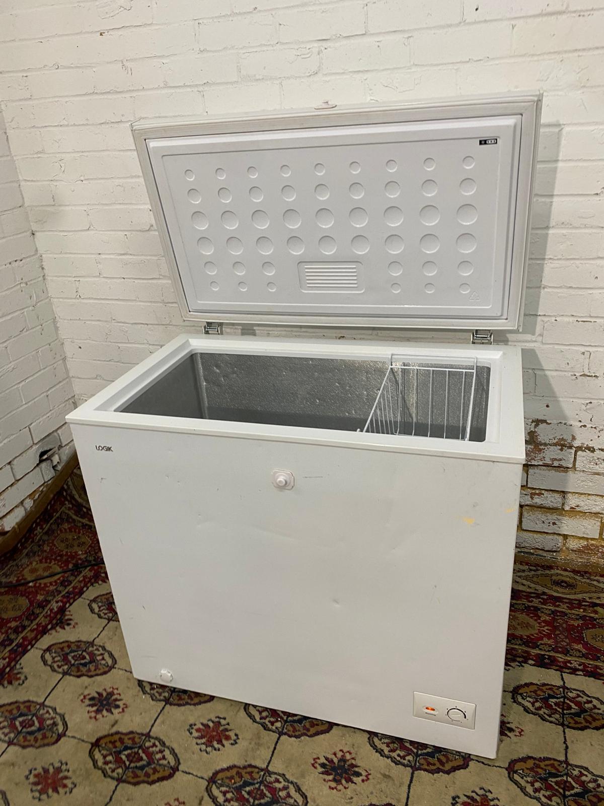 🚚Beautiful Logik Chest Freezer 200L  Frost Free Technology For Sale