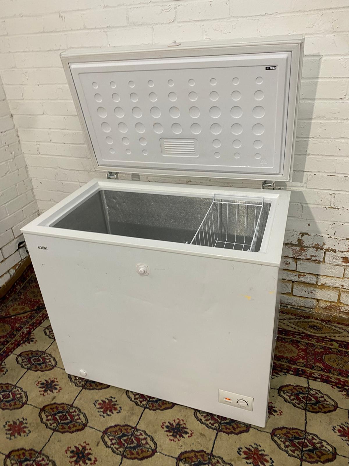 🚚Beautiful Logik Chest Freezer 200L  Frost Free Technology For Sale