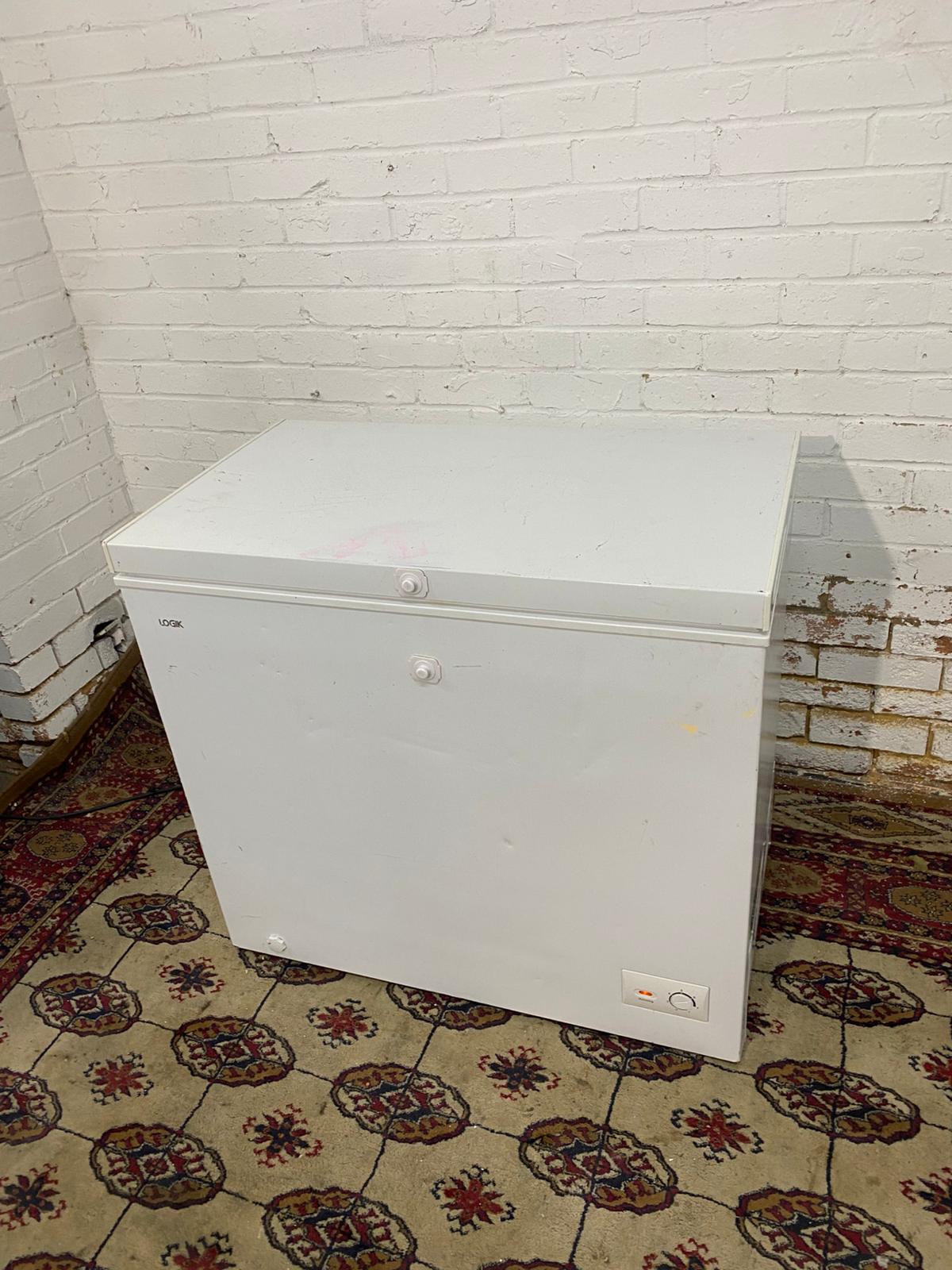 🚚Beautiful Logik Chest Freezer 200L  Frost Free Technology For Sale