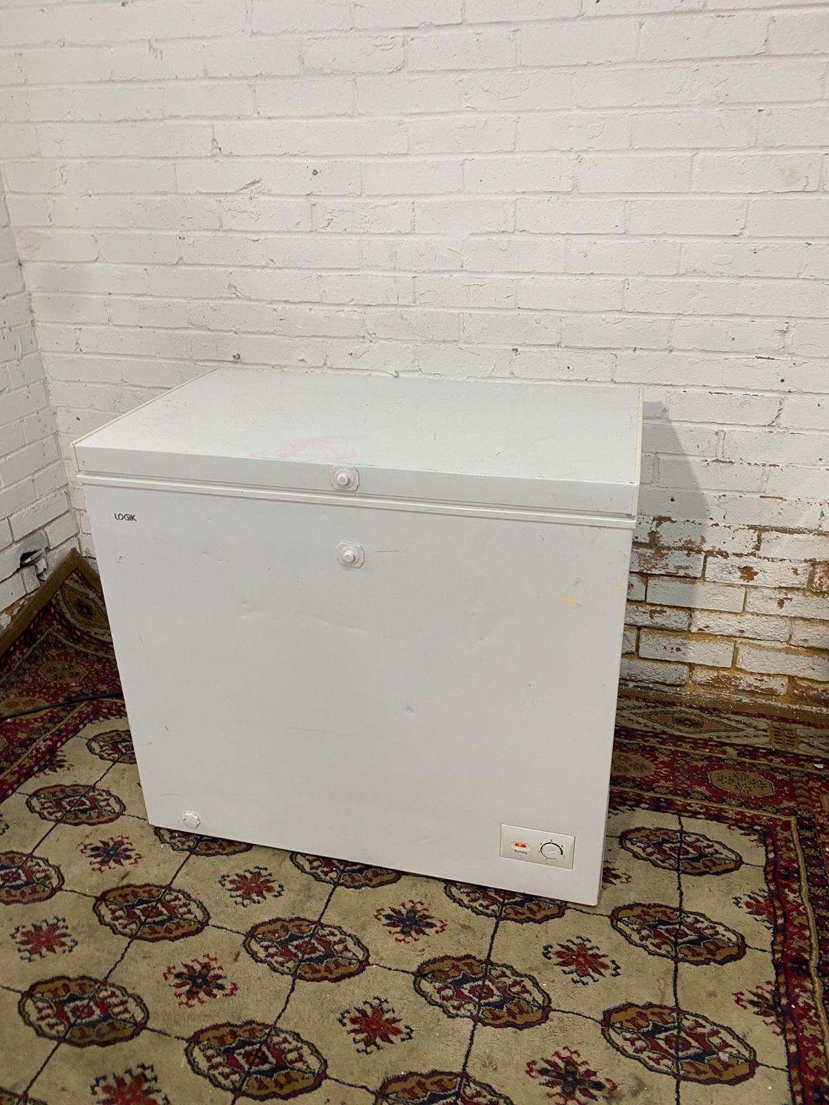 🚚Beautiful Logik Chest Freezer 200L  Frost Free Technology For Sale