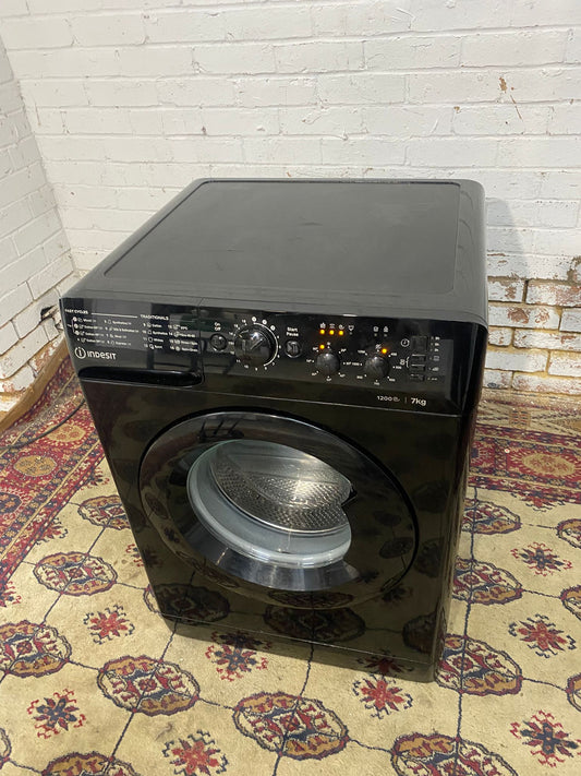 Beautiful Indesit Black 7KG Washing Machine For Sale