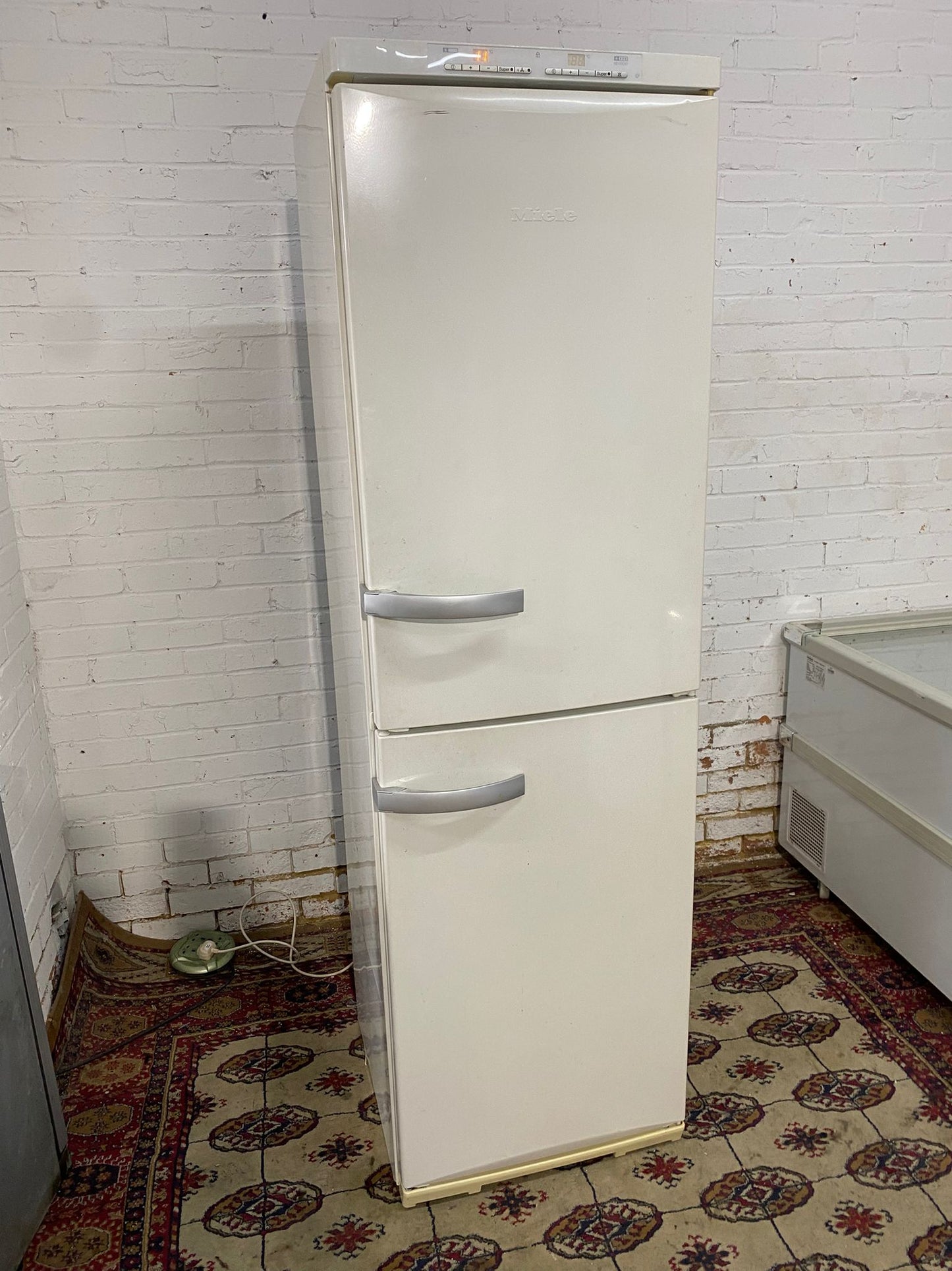 🚚 TopBrand Miele Tall 2M Fridge Freezer  Frost Free For Sale