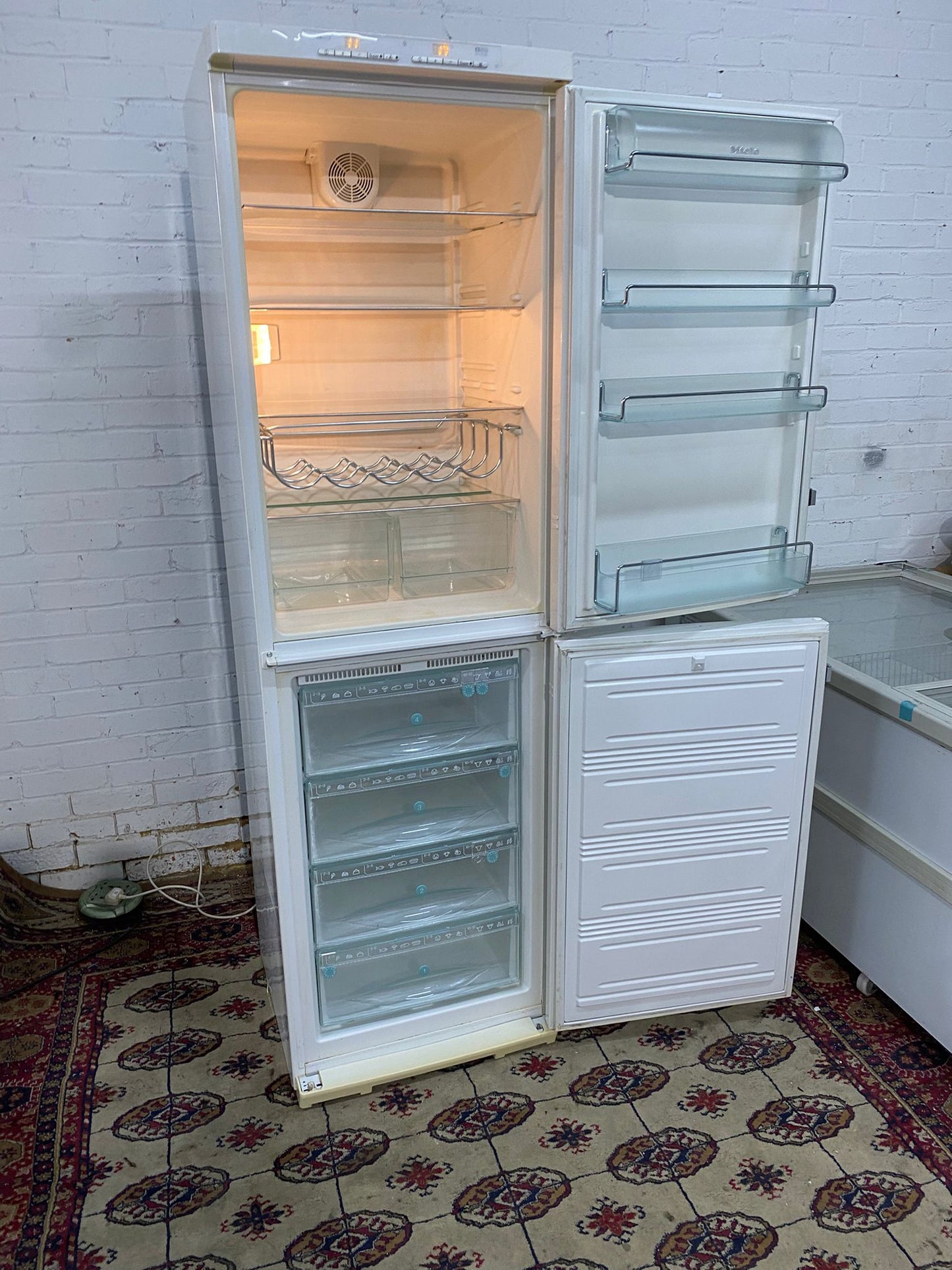 🚚 TopBrand Miele Tall 2M Fridge Freezer  Frost Free For Sale