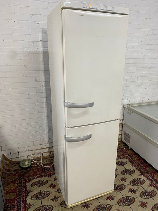🚚 TopBrand Miele Tall 2M Fridge Freezer  Frost Free For Sale