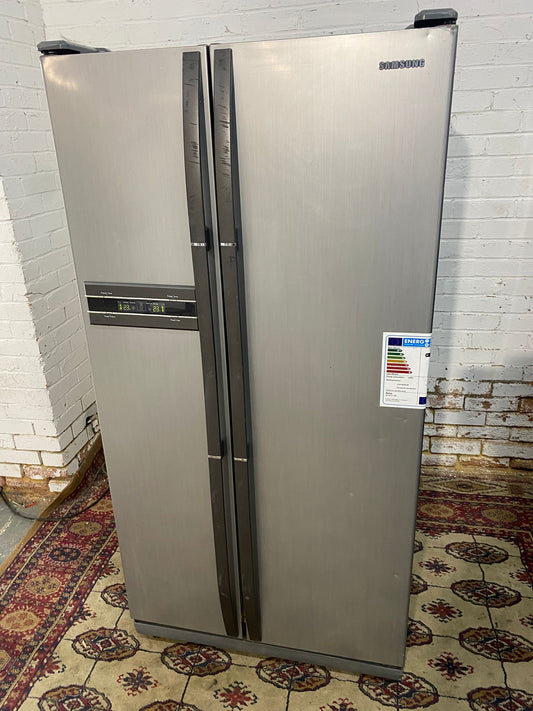 Beautiful Samsung Grey Non Plumb American Fridge Freezer For Sale