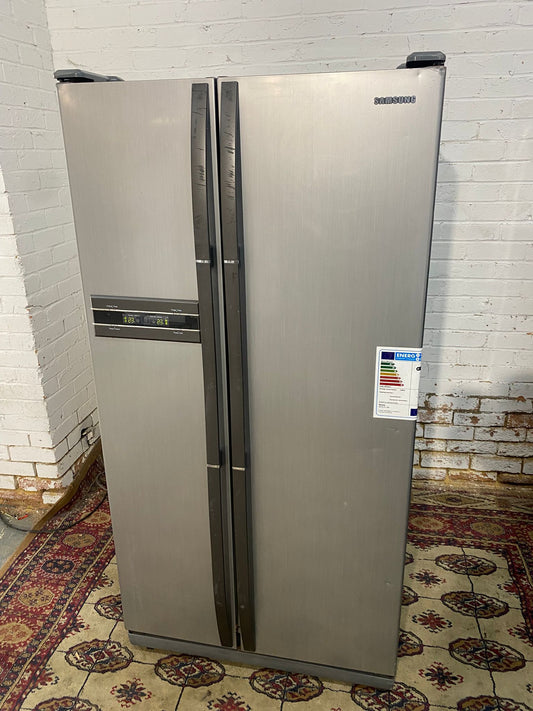 Beautiful Samsung Grey Non Plumb American Fridge Freezer For Sale