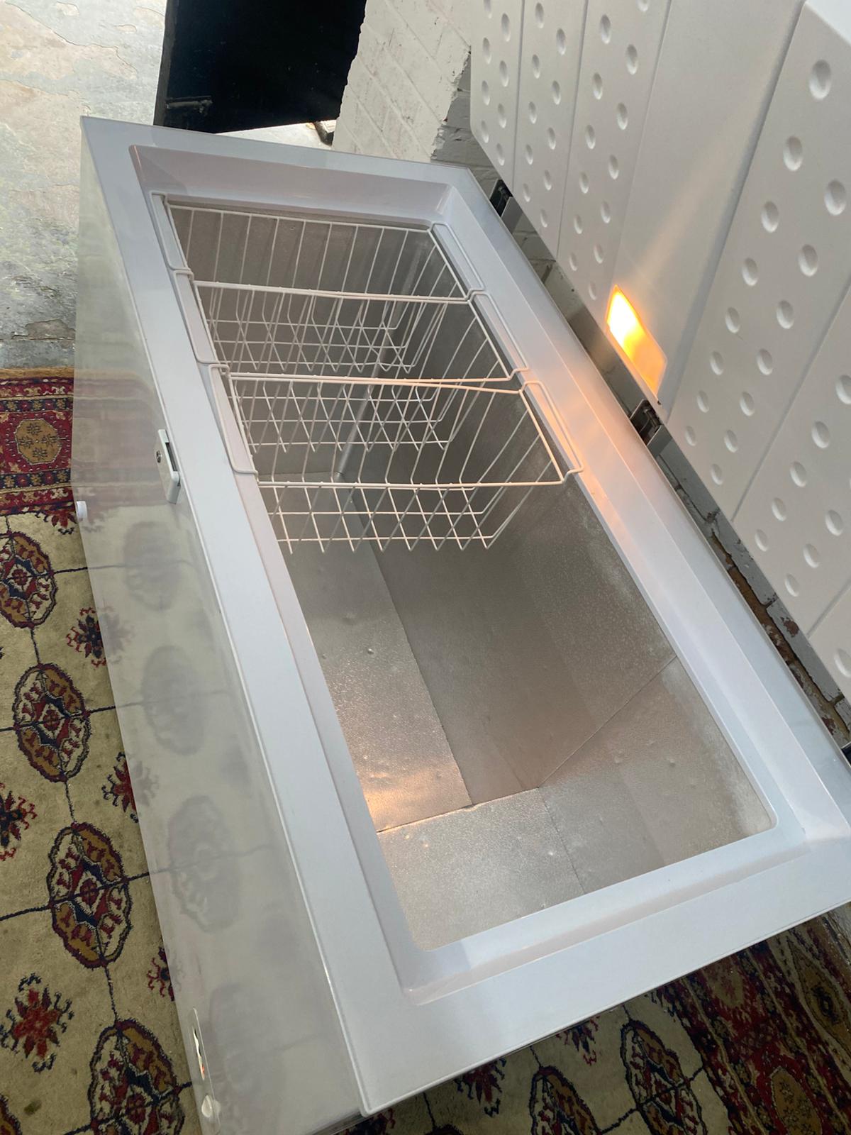 🚚Beautiful Hotpoint 310L Chest  Freezer Frost Free Technology For Sale