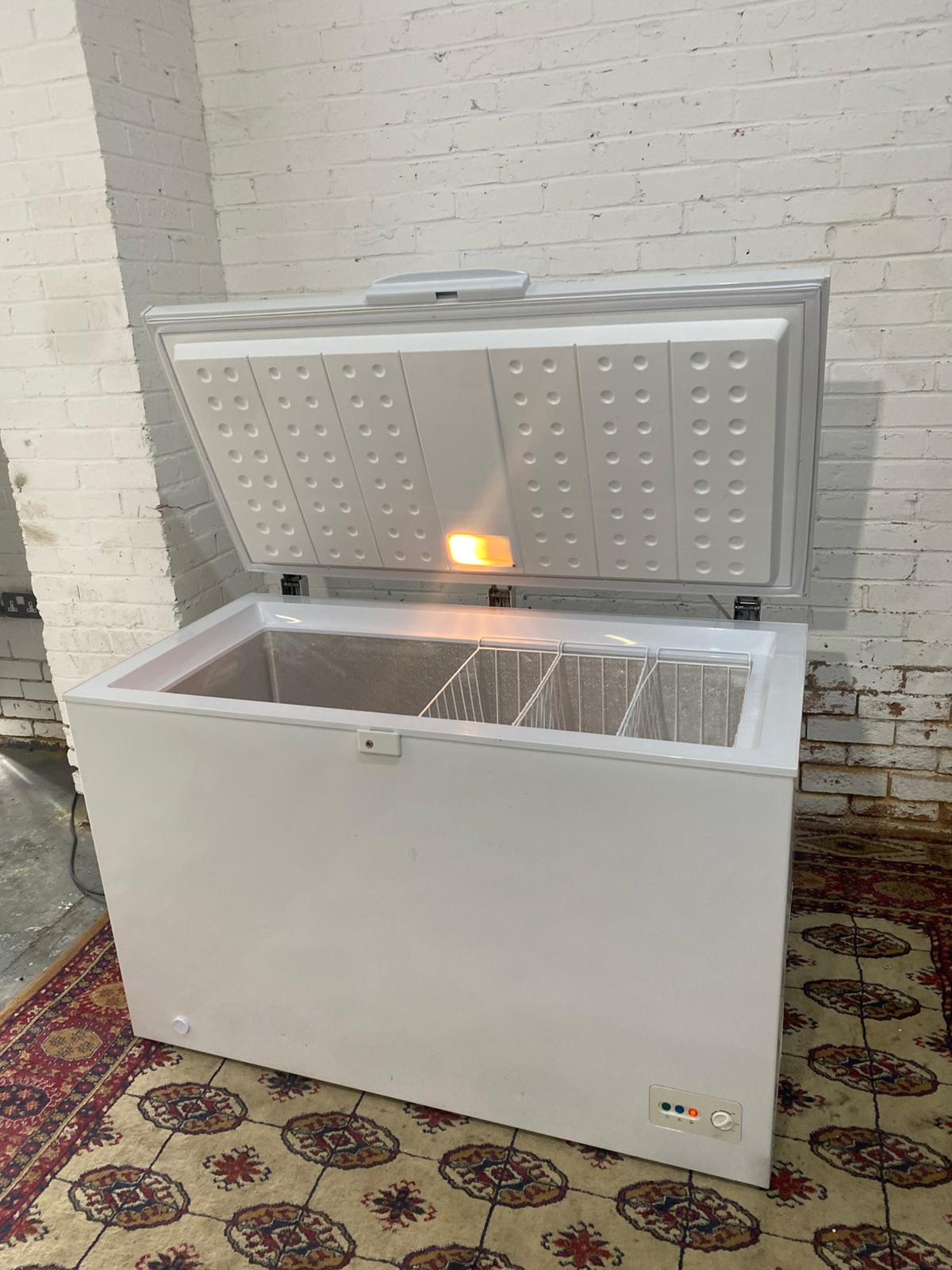 🚚Beautiful Hotpoint 310L Chest  Freezer Frost Free Technology For Sale