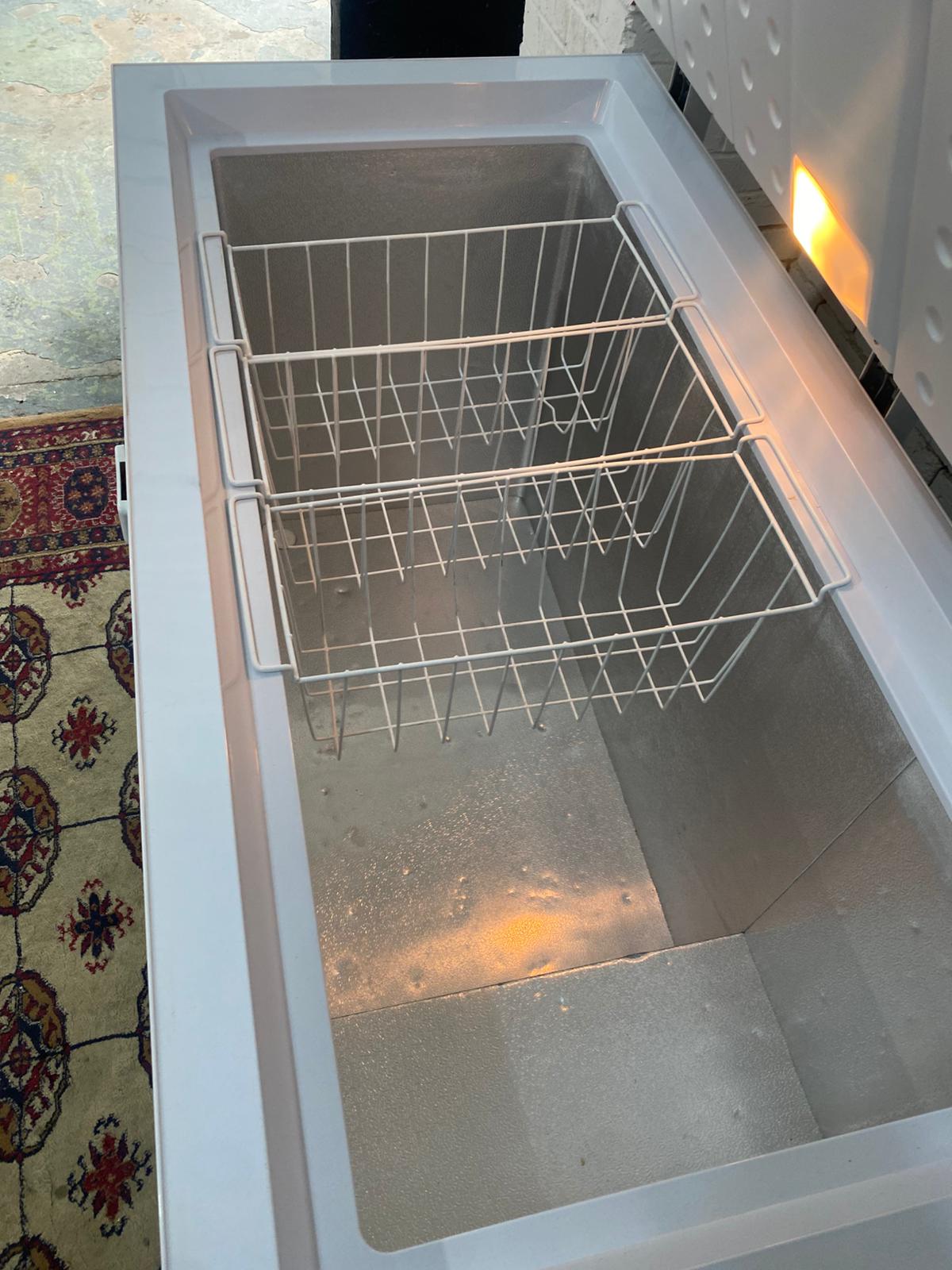 🚚Beautiful Hotpoint 310L Chest  Freezer Frost Free Technology For Sale