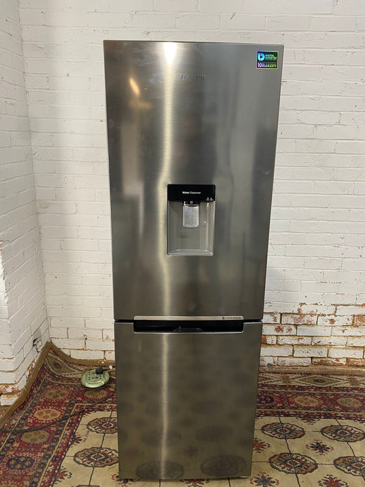 FREE DELIVERY Beautiful Samsung Digital Inverter Fridge Freezer With With Water Dispenser For Sale
