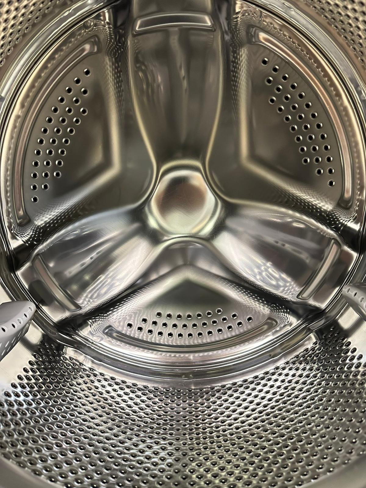 Beautiful Logik 8KG Washing Machine For Sale