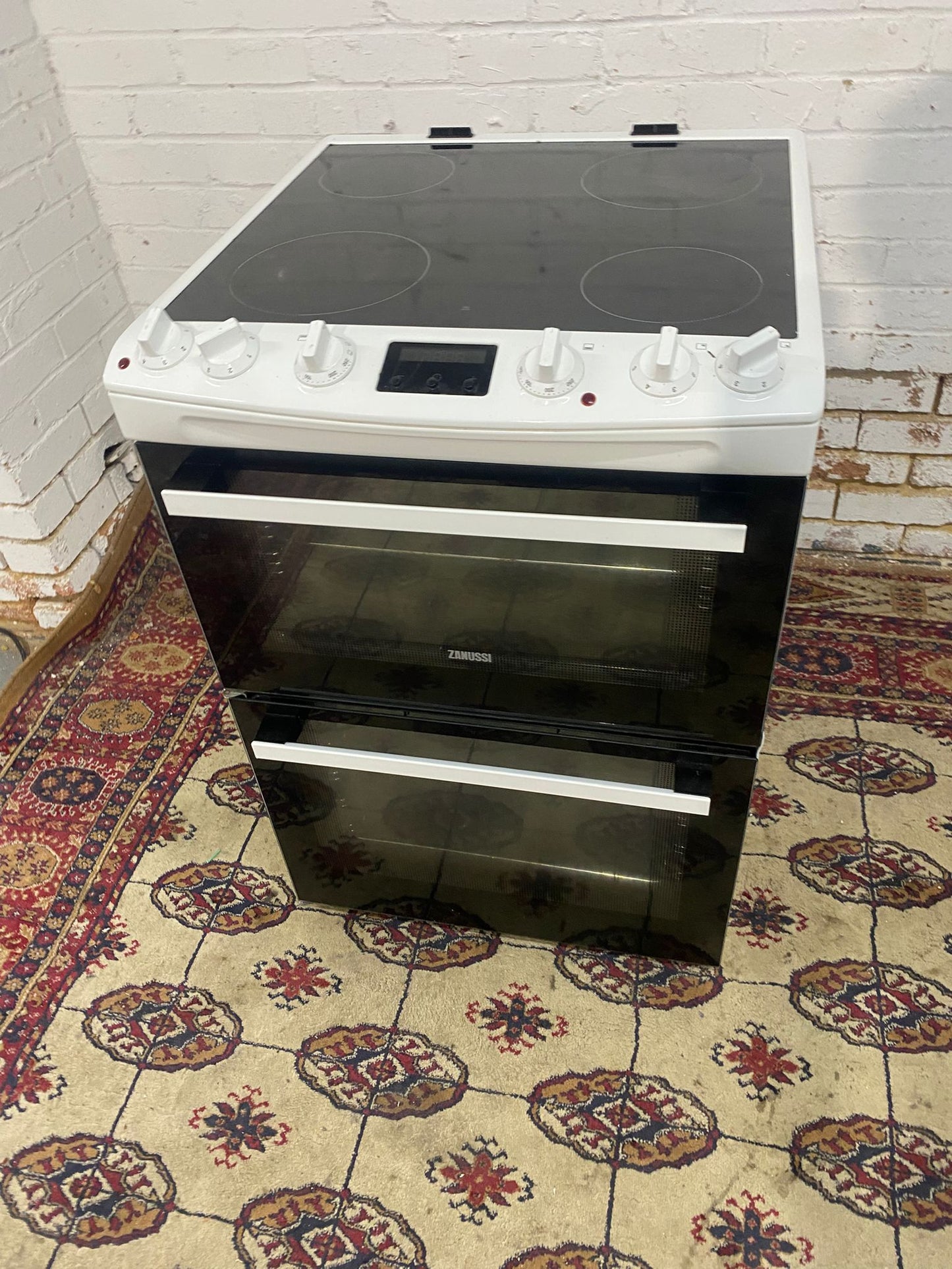 🚐Zanussi White 60 CM Electric Cooker With Oven/Grill Comes With Hard Wire for sale
