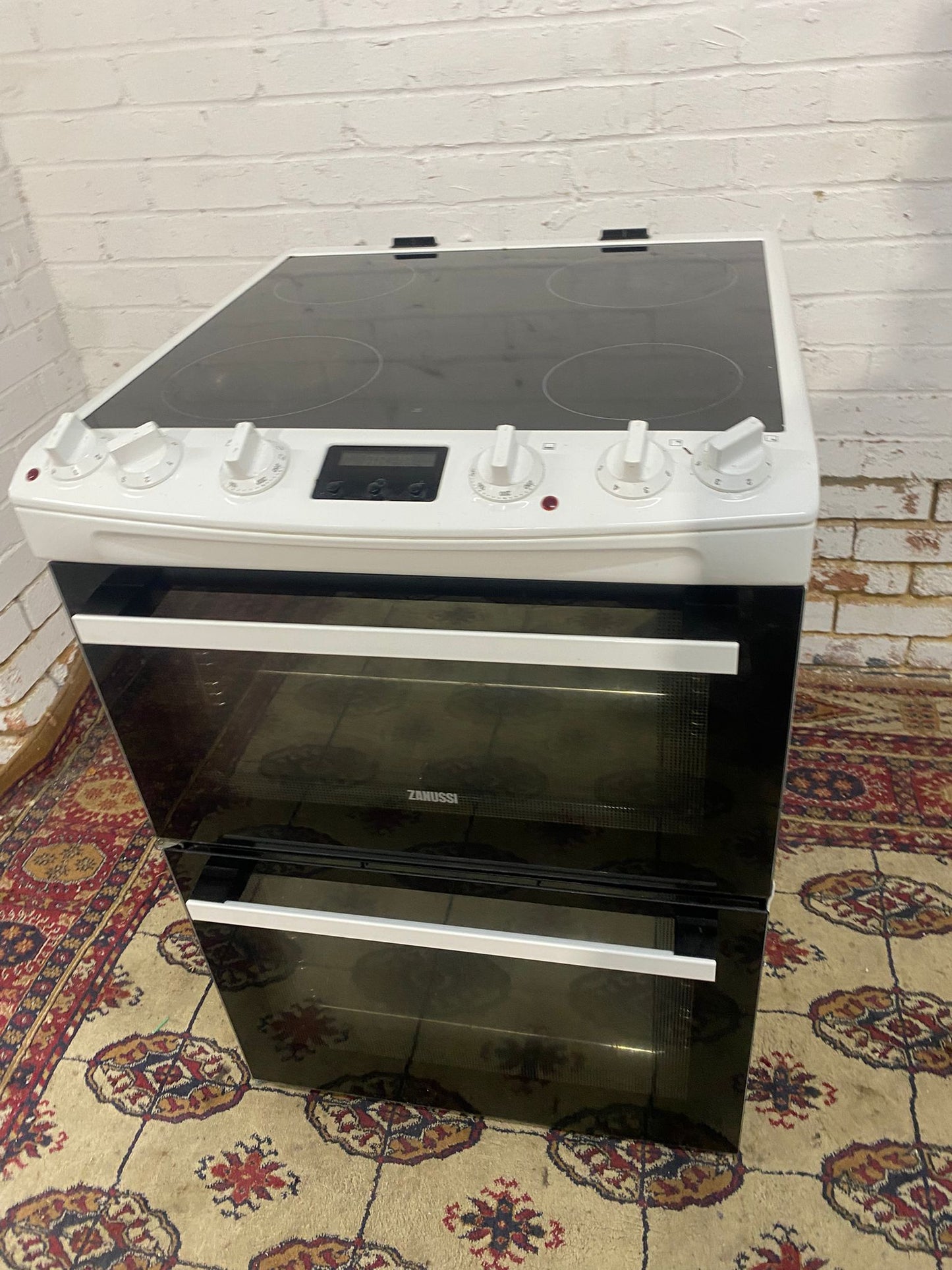 🚐Zanussi White 60 CM Electric Cooker With Oven/Grill Comes With Hard Wire for sale