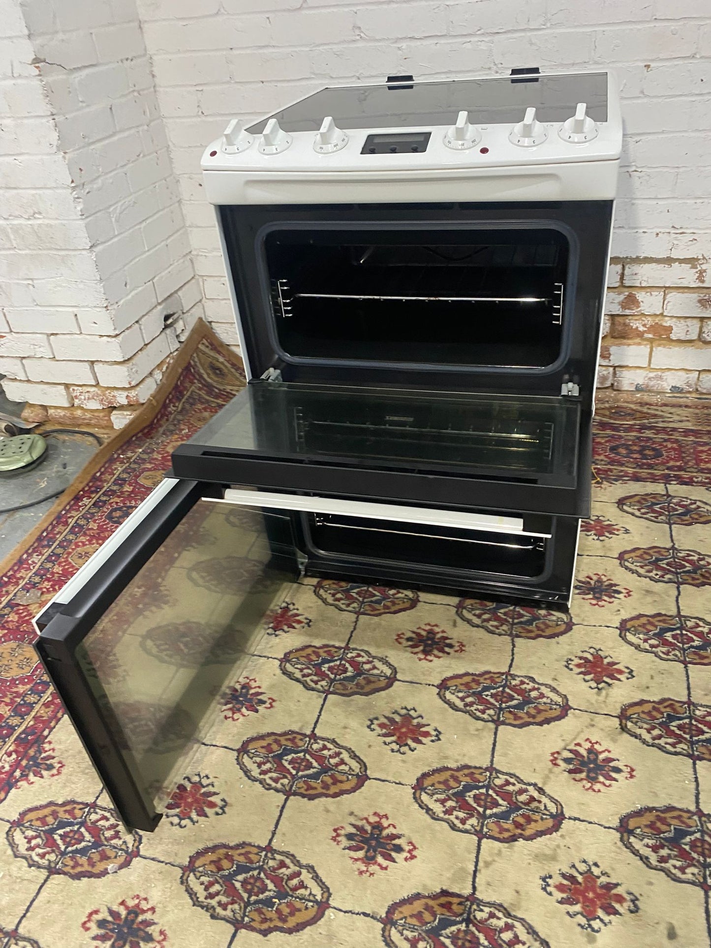 🚐Zanussi White 60 CM Electric Cooker With Oven/Grill Comes With Hard Wire for sale